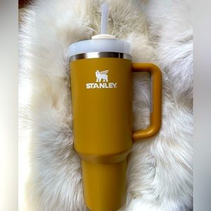 Stanley Yarrow 40 oz. Quencher H2.0 FlowState Tumbler Yellow Gold
